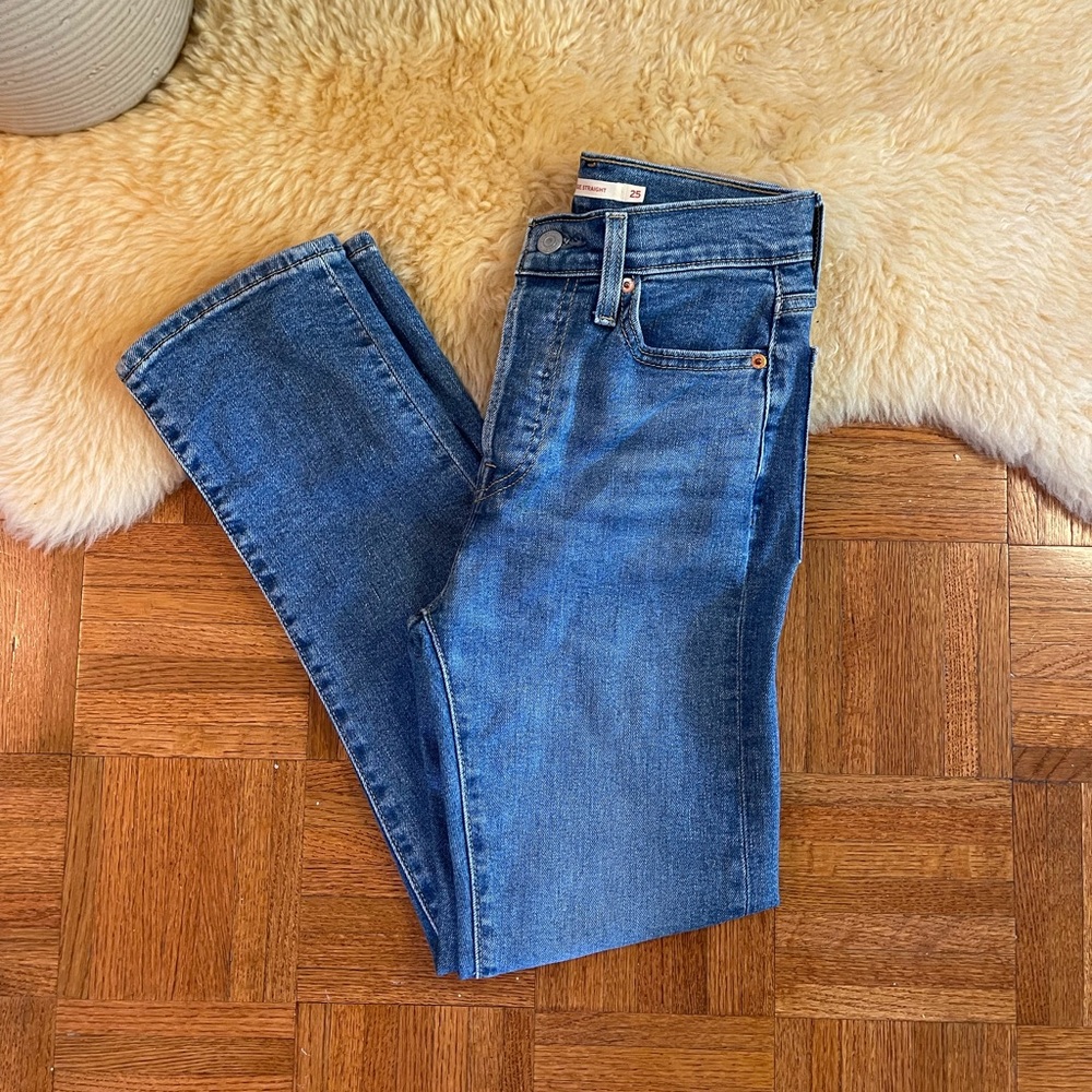 Levi’s Wedgie Straight Leg Jeans - 25